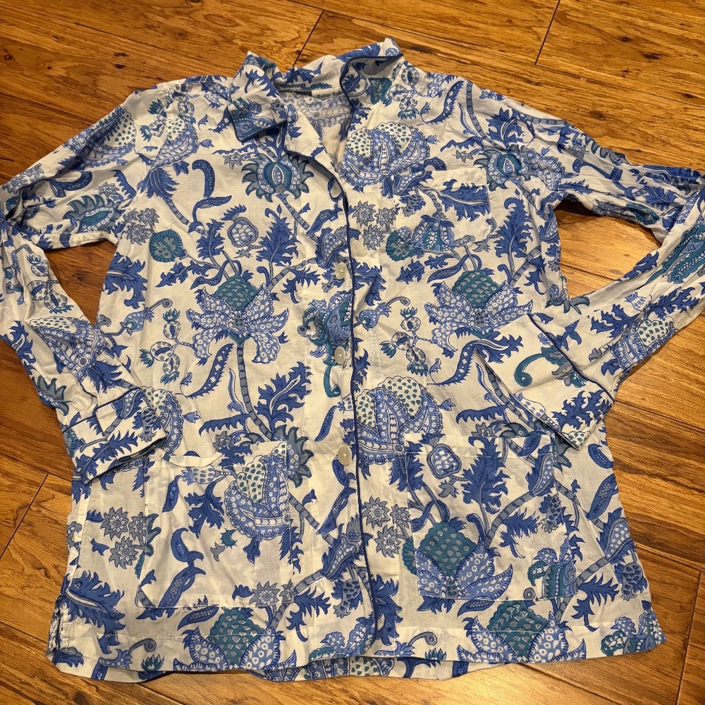 Roberta roller rabbit long sleeve button down pajama top sleep shirt medium
